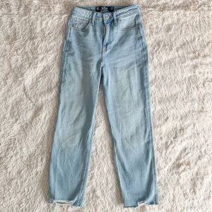 Hollister Ultra High-Rise Crop Mom Jeans